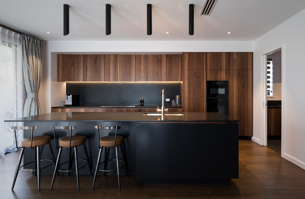 stunning walnut and black kitchen | Neo Design